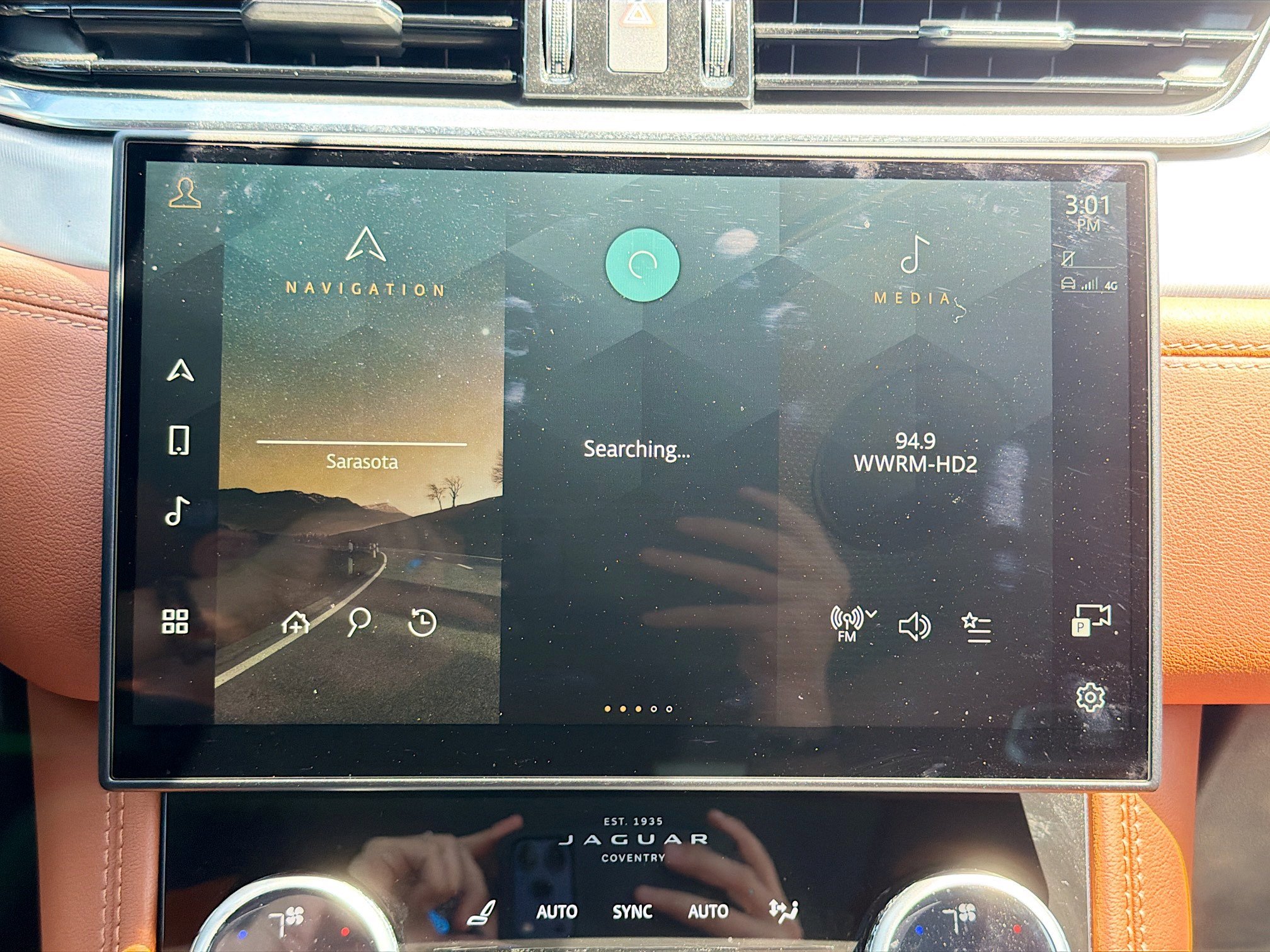 Used 2024 Jaguar F-PACE R-Dynamic S image 32