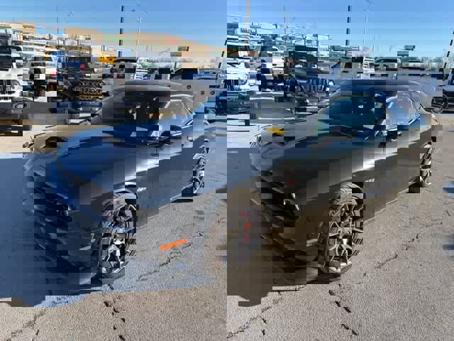 Used 2016 Dodge Challenger SRT w/ Technology Group image 16