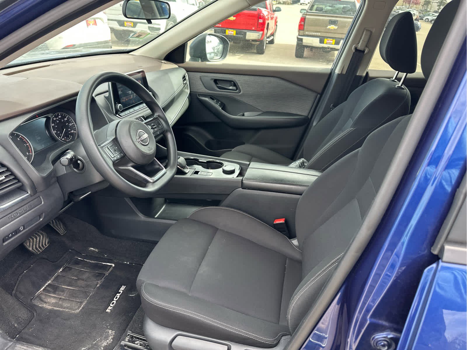 Used 2023 Nissan Rogue S AWD/4WD image 11