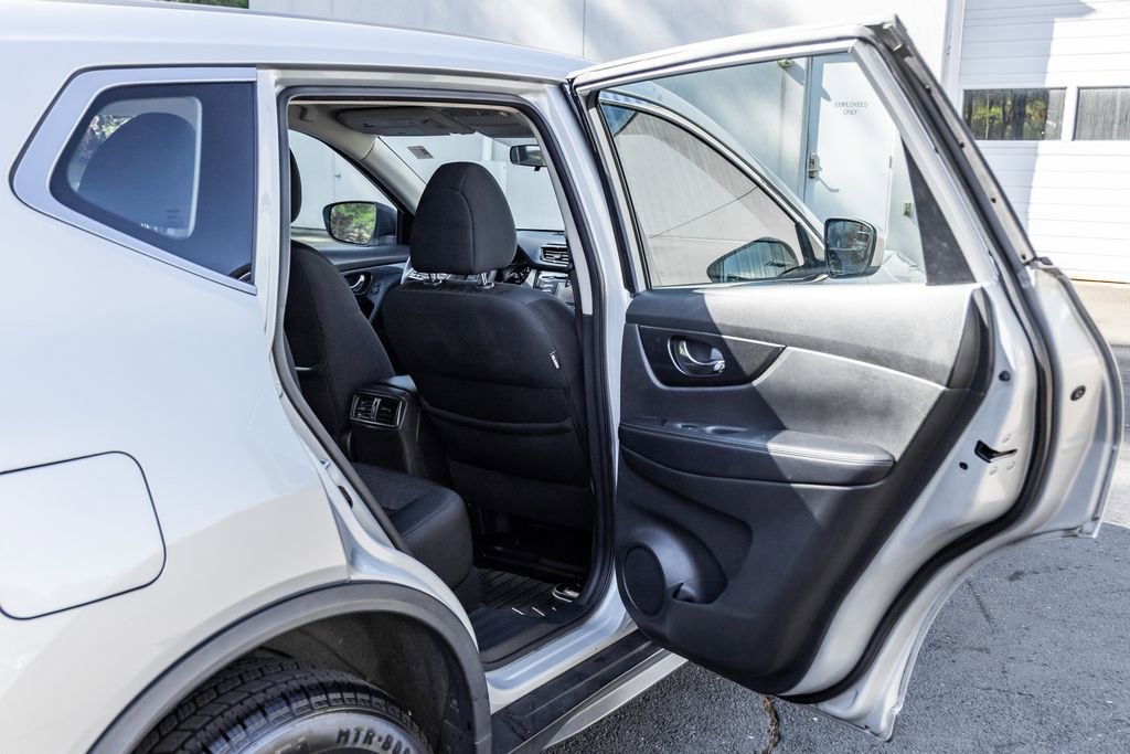 Used 2017 Nissan Rogue S AWD/4WD image 18