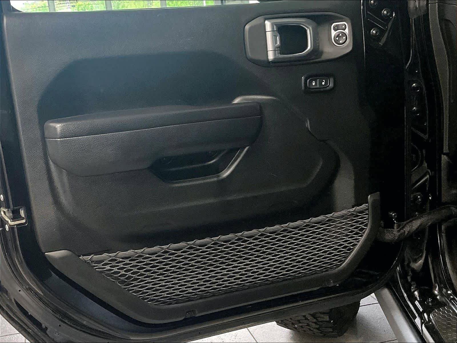 Used 2024 Jeep Wrangler Unlimited AWD/4WD image 9