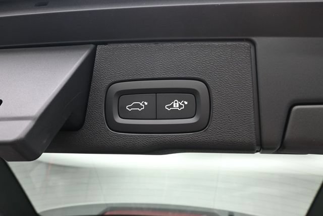 New 2026 Volvo XC60 B5 Plus w/ Protection Package Premier AWD/4WD image 32