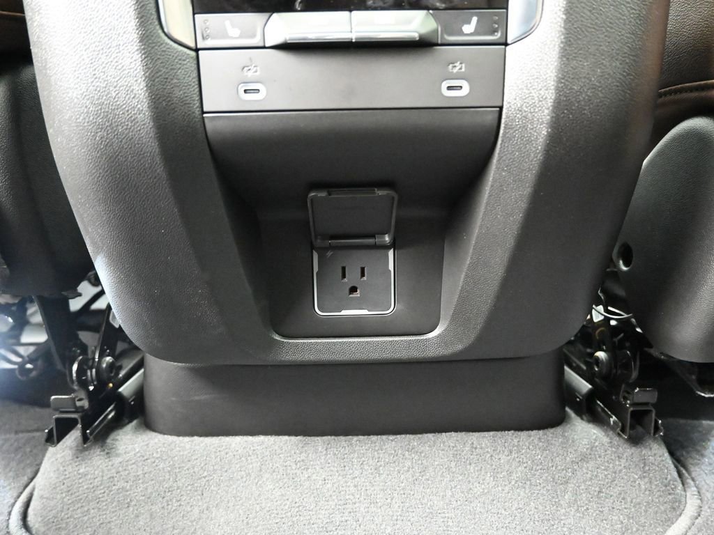 Used 2024 Chevrolet Tahoe High Country image 12