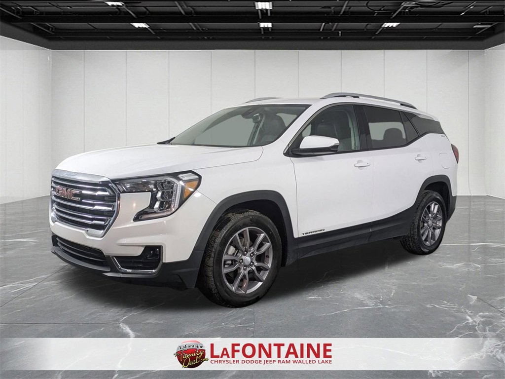 Used 2024 GMC Terrain SLT image 1