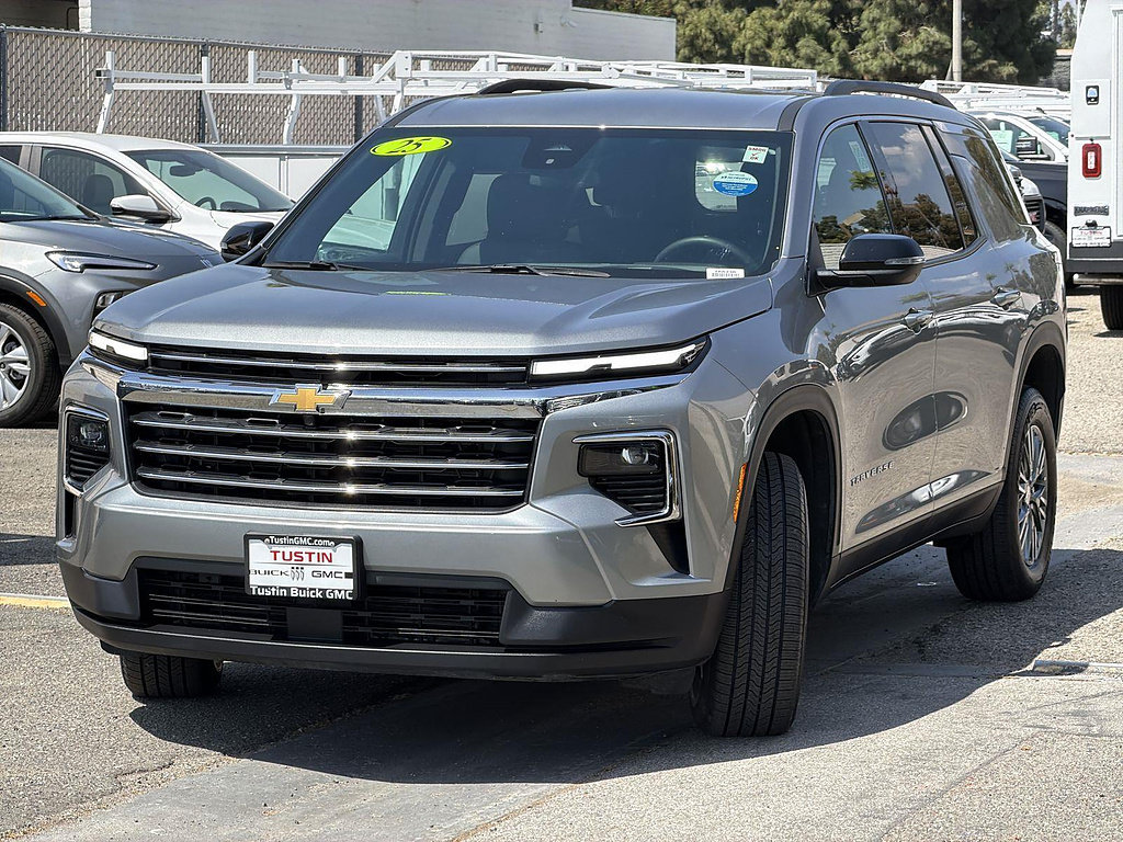 Used 2025 Chevrolet Traverse LT AWD/4WD image 8