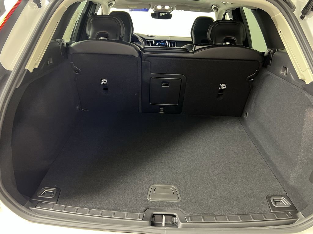 Certified 2025 Volvo XC60 B5 Core w/ Climate Package image 23
