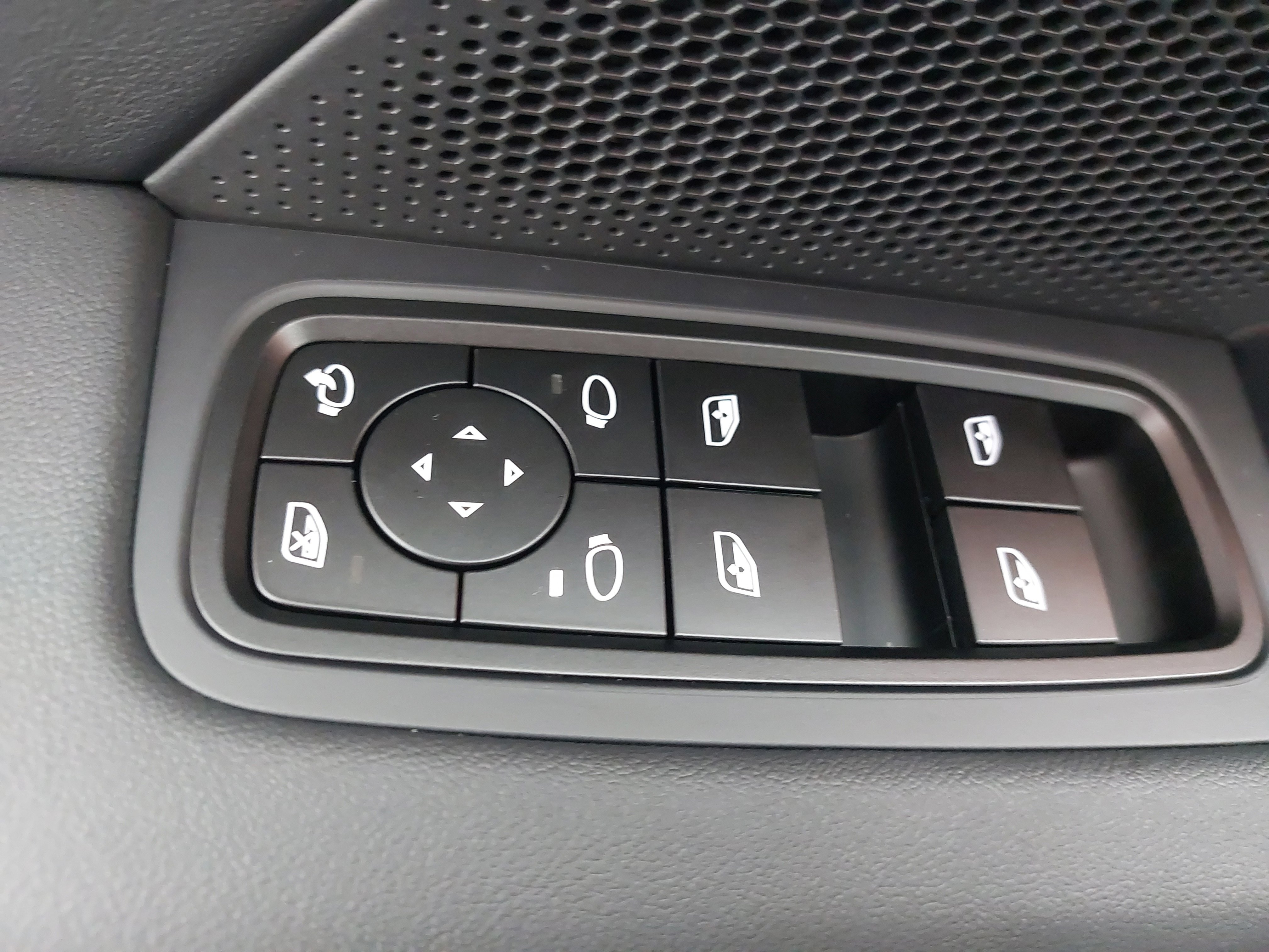 New 2025 Porsche Taycan GTS image 30