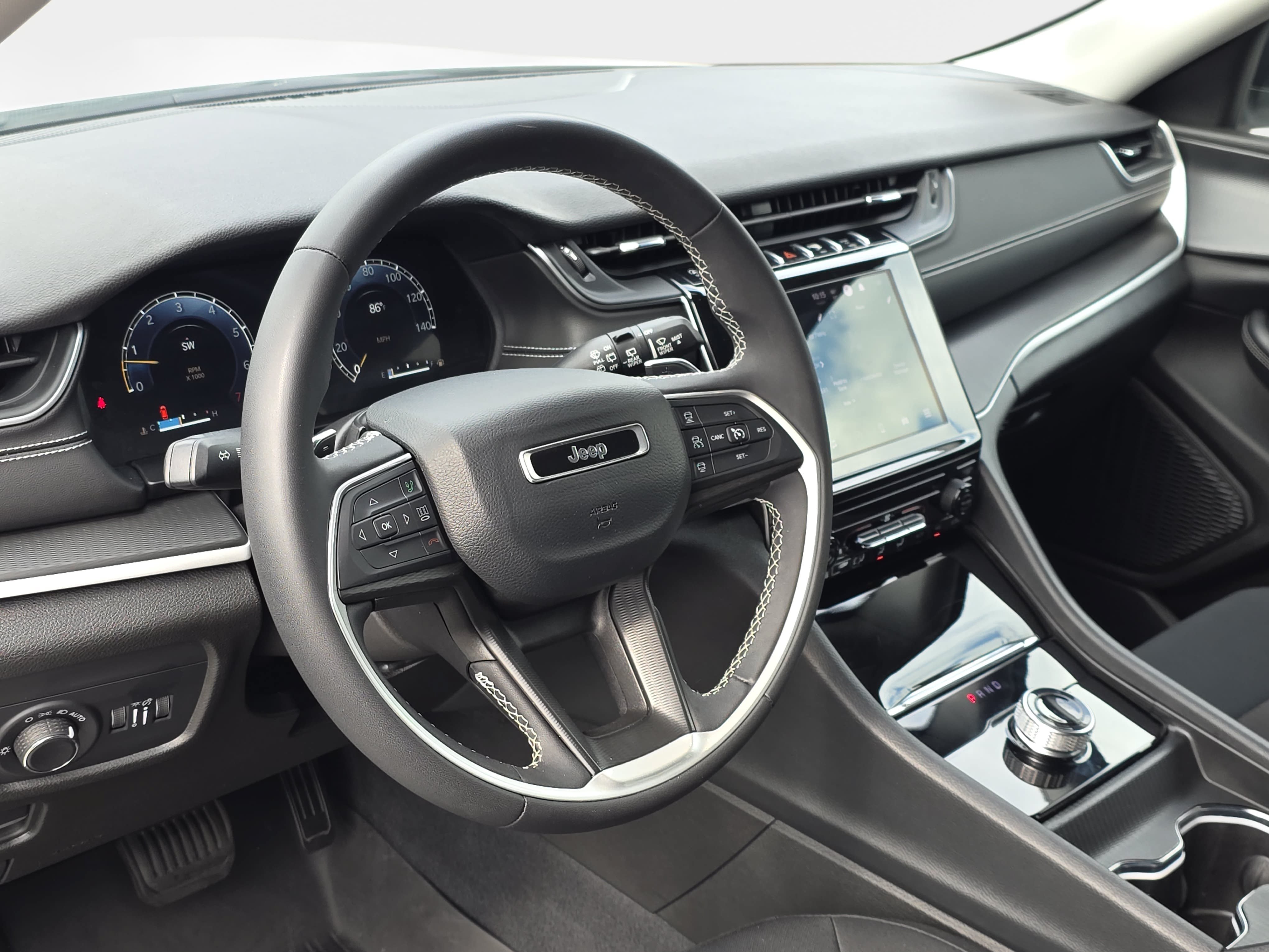 Certified 2023 Jeep Grand Cherokee Laredo AWD/4WD image 13