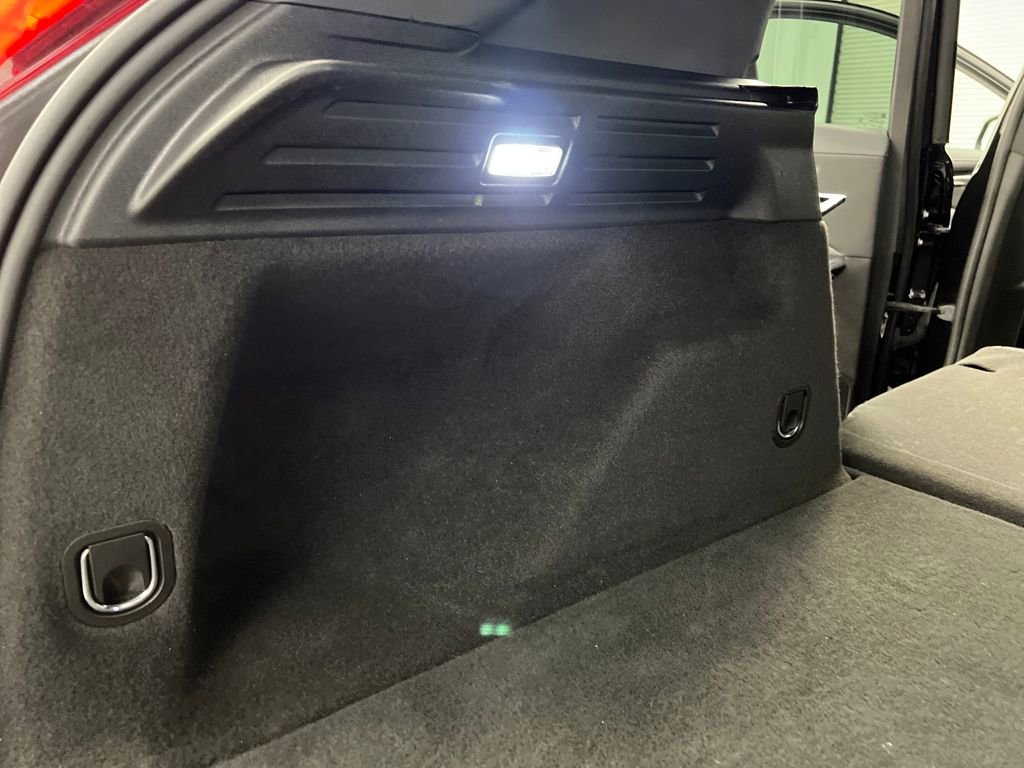 Used 2024 Cadillac XT4 Premium Luxury image 31