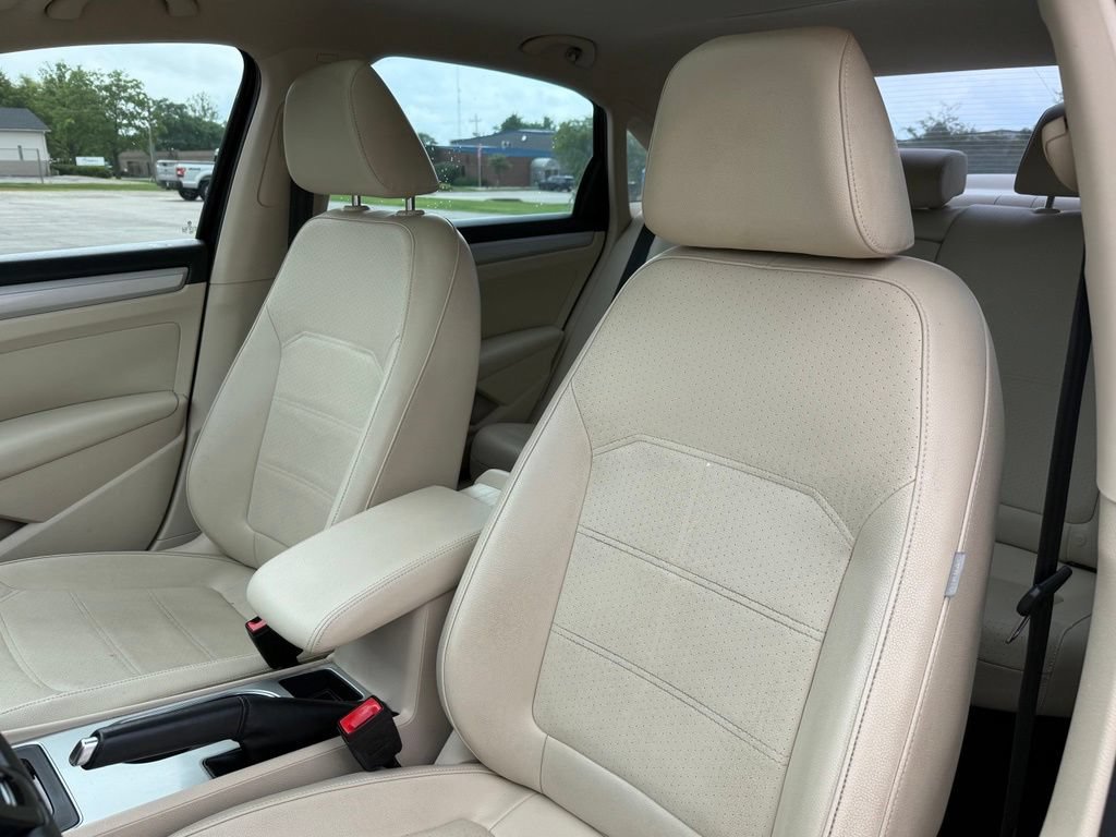 Used 2019 Volkswagen Passat 2.0T Wolfsburg w/ Wheels & Sunroof Package FWD image 11