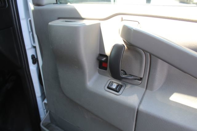 Used 2017 Chevrolet Express 3500 image 16