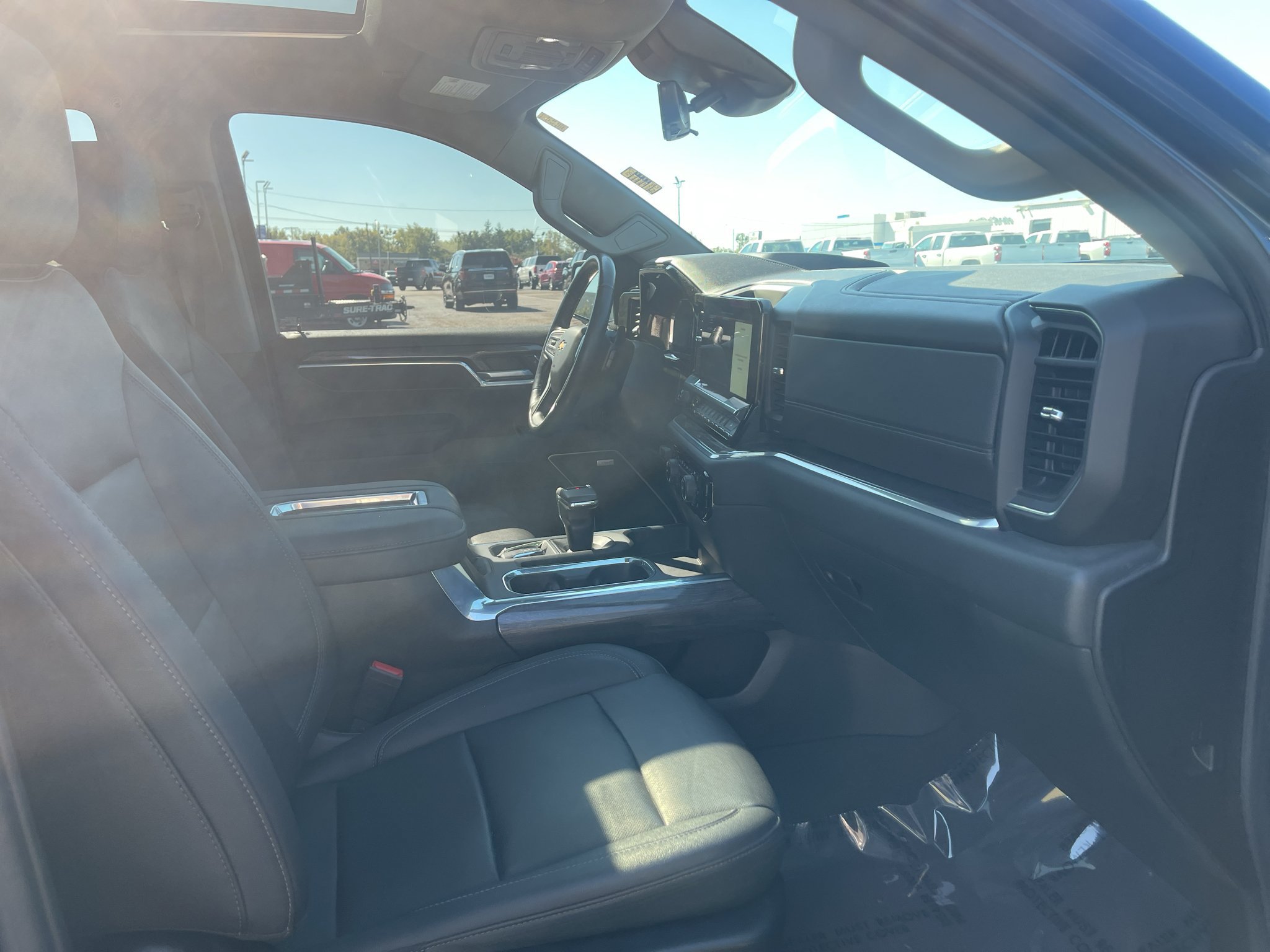 Used 2022 Chevrolet Silverado 1500 LTZ w/ LTZ Premium Package AWD/4WD image 29