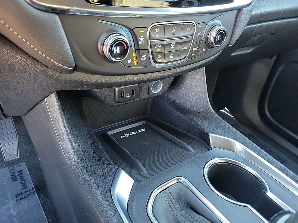 Used 2023 Chevrolet Traverse LT image 28