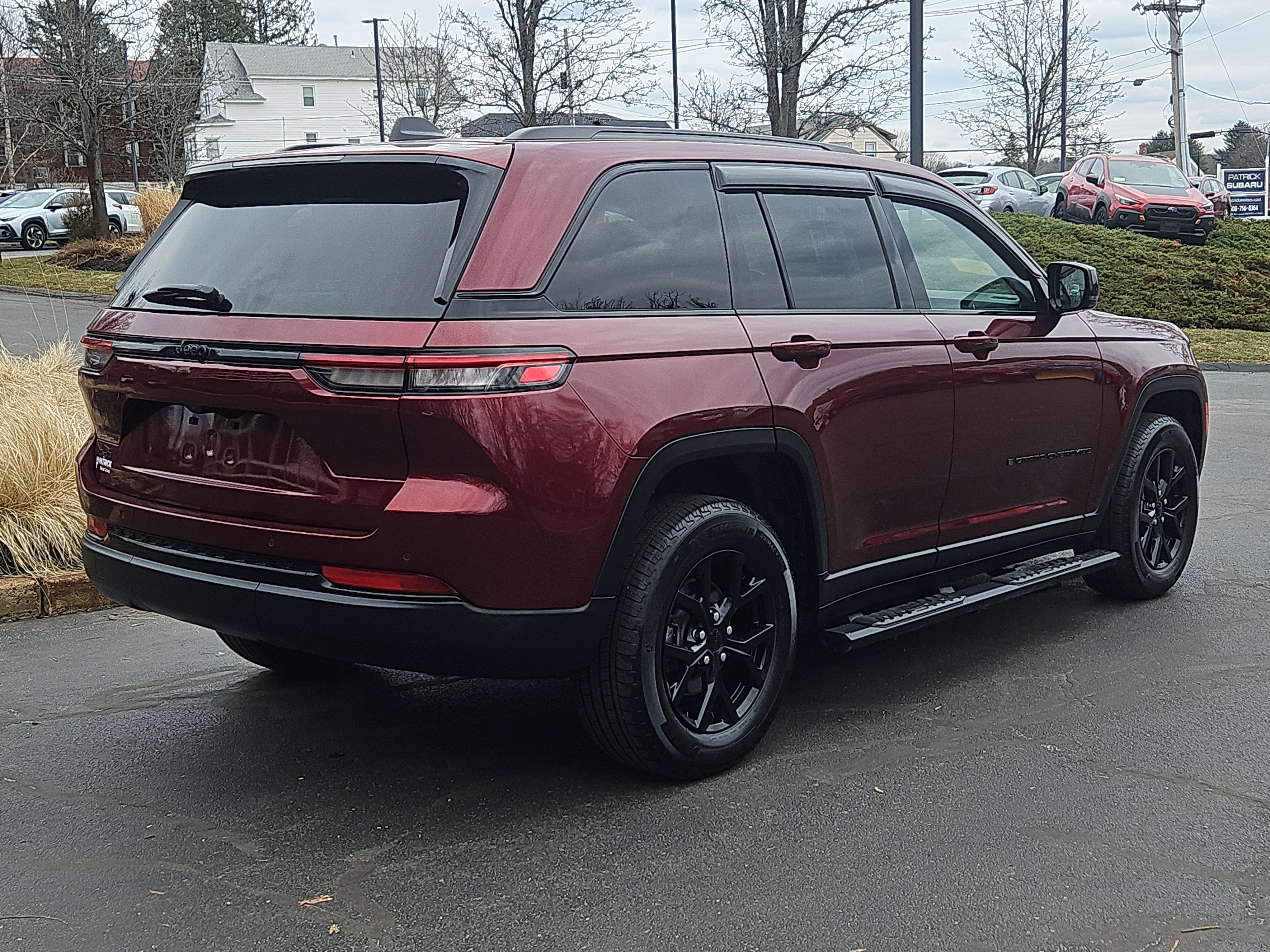 Used 2025 Jeep Grand Cherokee Altitude image 2