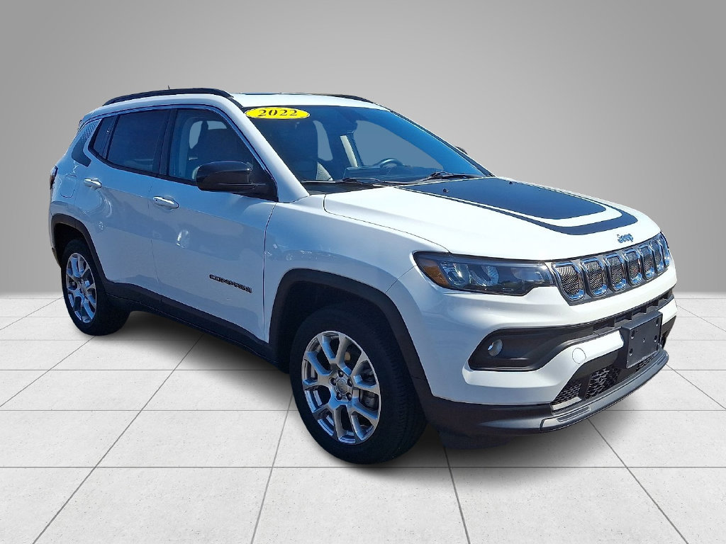 Used 2022 Jeep Compass Latitude w/ Sun and Sound Group AWD/4WD image 4