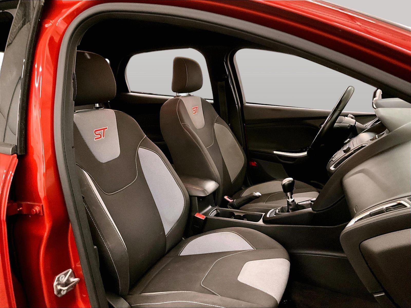 Used 2018 Ford Focus ST FWD image 7