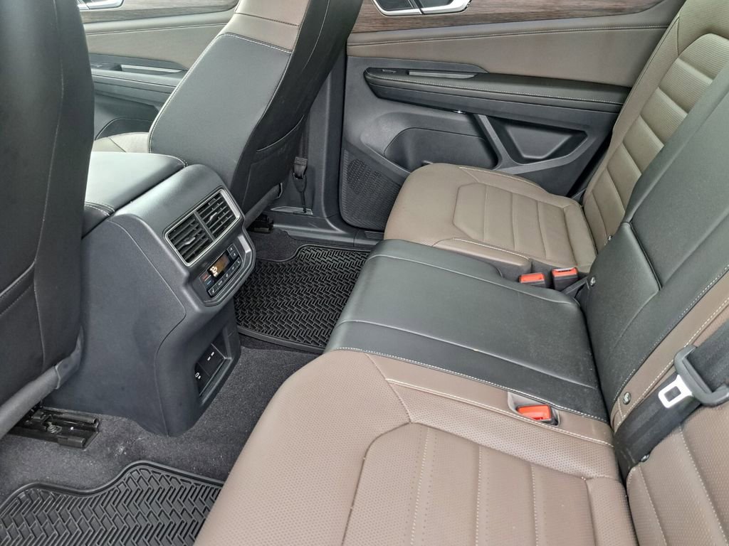 Used 2025 Volkswagen Atlas SEL image 23