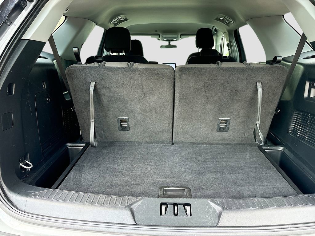 Used 2023 Ford Explorer XLT image 26