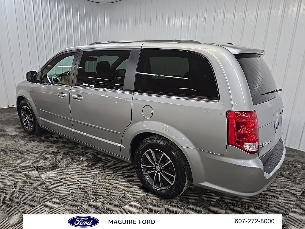 Used 2017 Dodge Grand Caravan SXT image 11