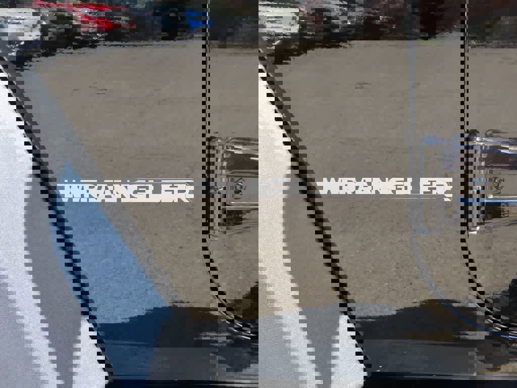 Used 2015 Jeep Wrangler Rubicon w/ Power Convenience Group image 7