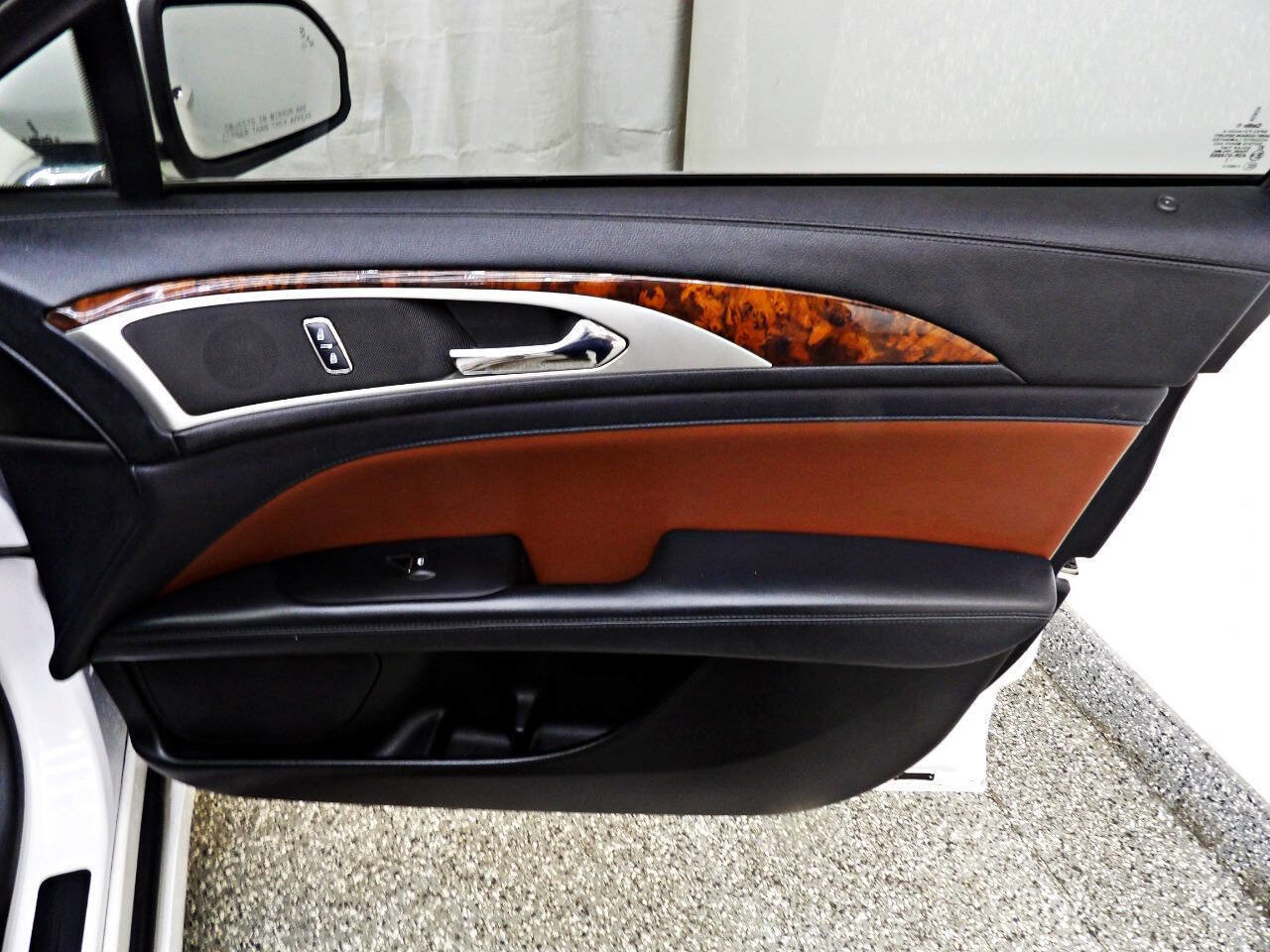 Used 2017 Lincoln MKZ Reserve image 11