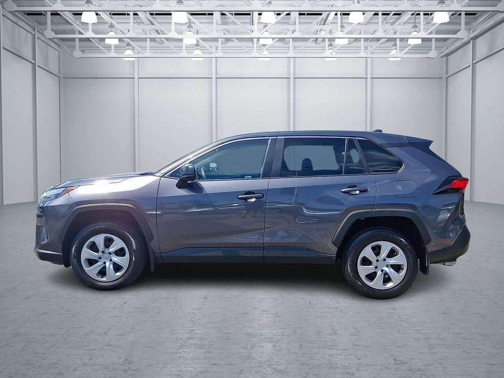 Used 2024 Toyota RAV4 LE AWD/4WD image 9
