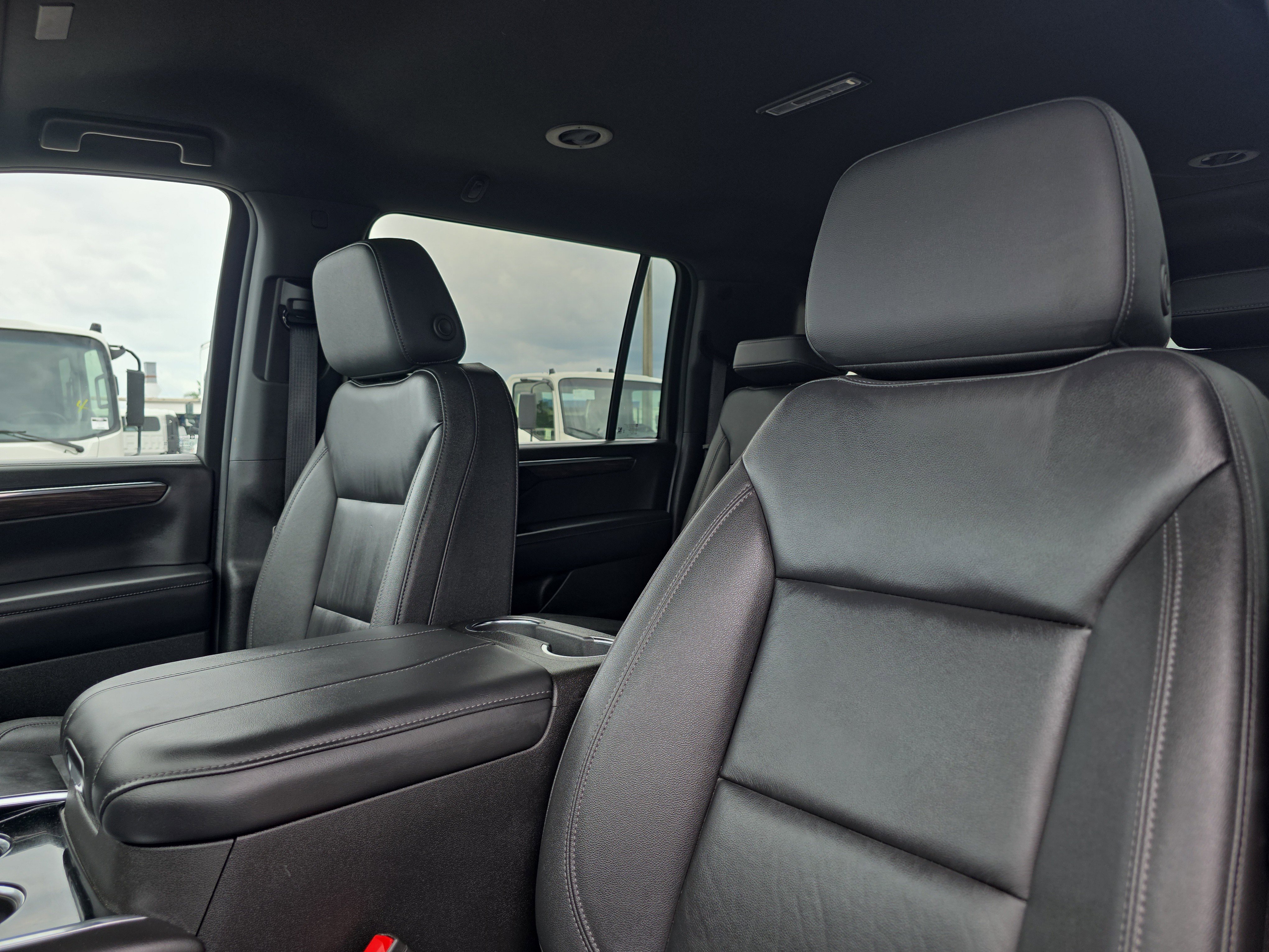 Used 2025 Chevrolet Suburban Z71 AWD/4WD image 25