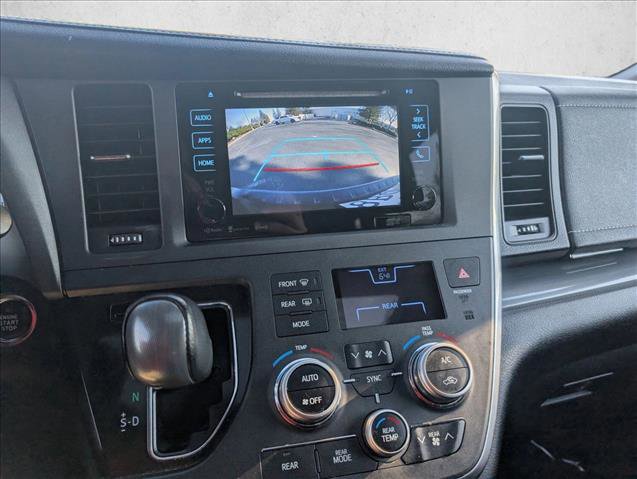 Used 2017 Toyota Sienna SE Premium image 14