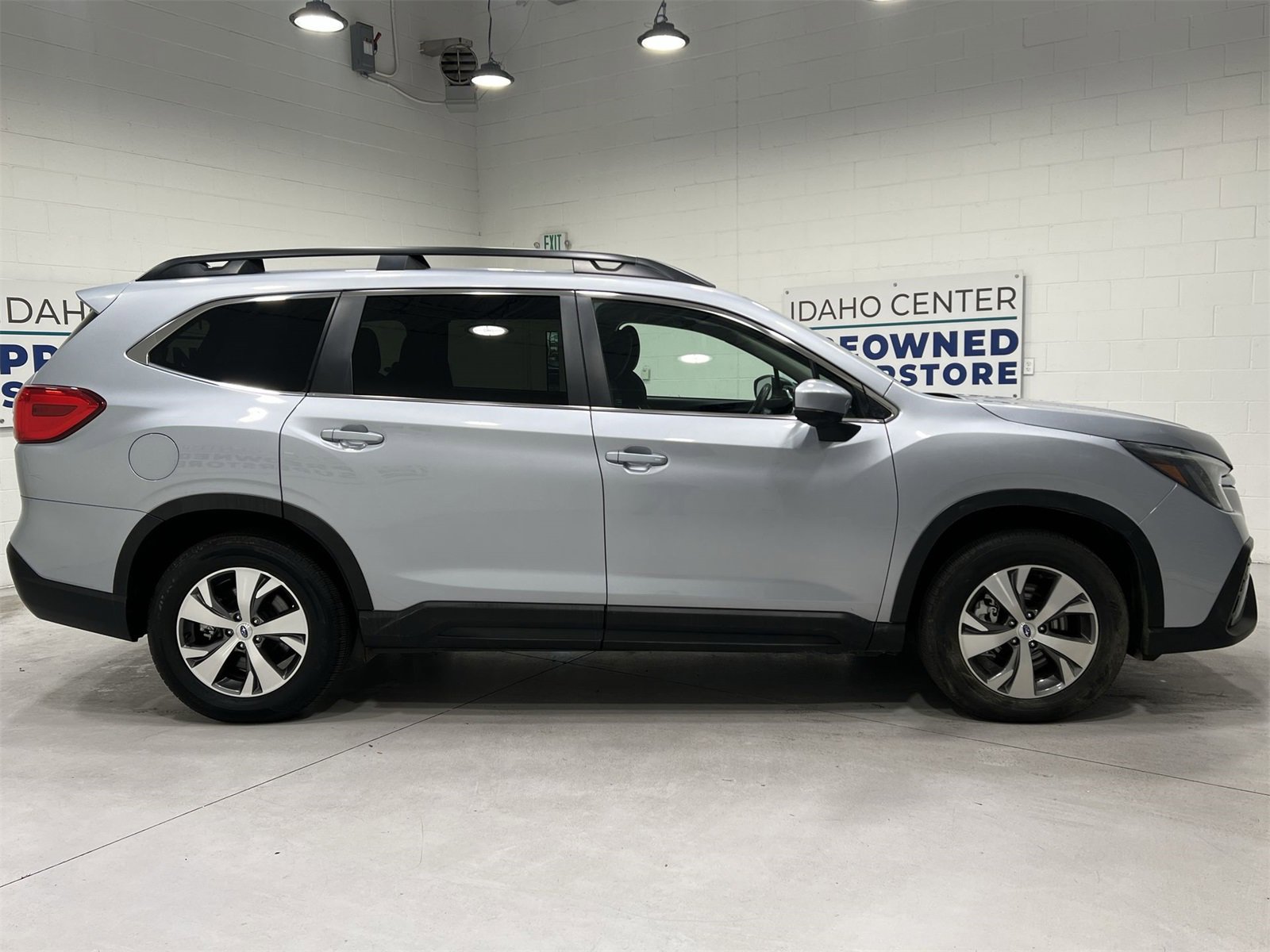 Used 2024 Subaru Ascent Premium w/ Convenience Package image 9