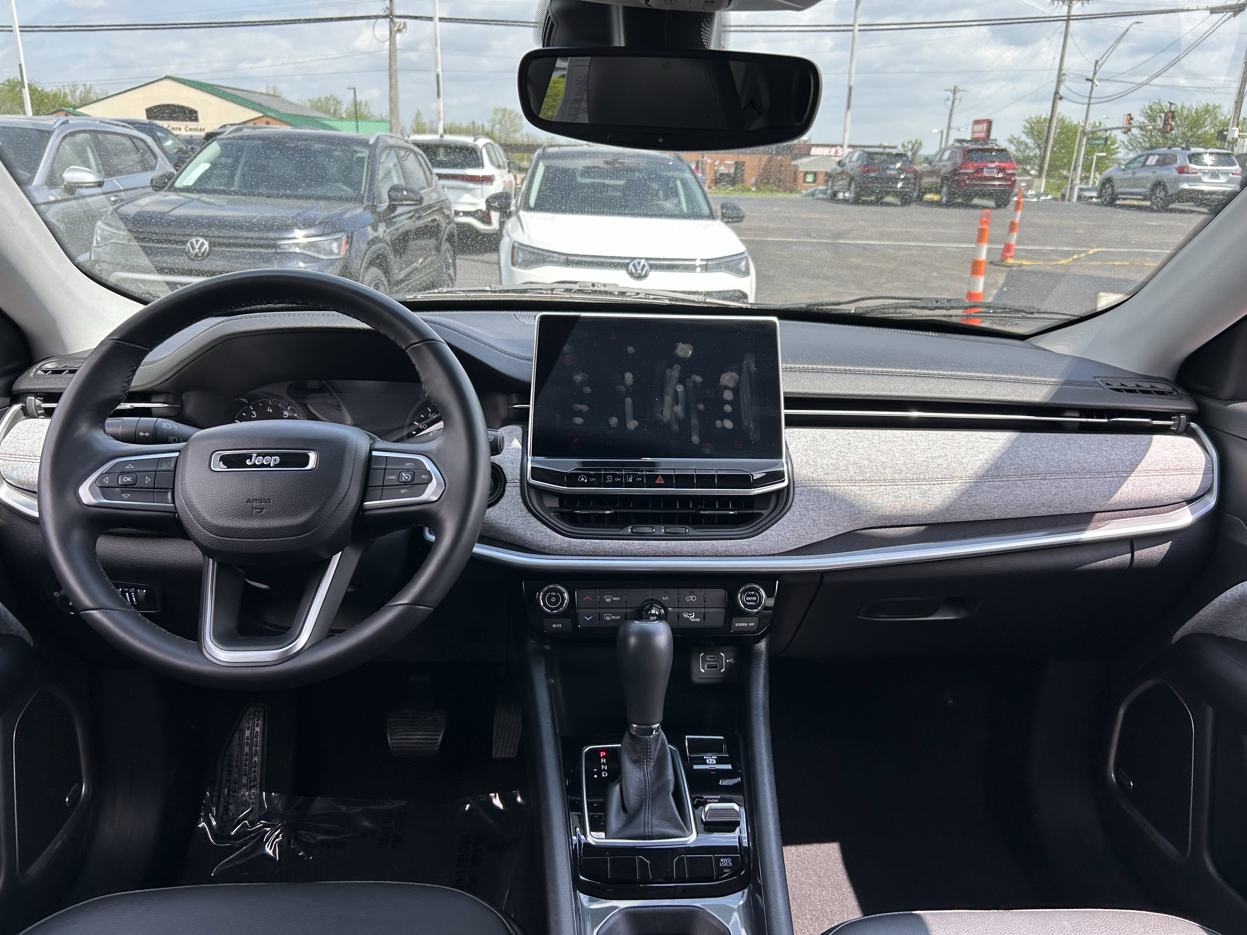 Used 2022 Jeep Compass Latitude w/ Sun and Sound Group AWD/4WD image 9