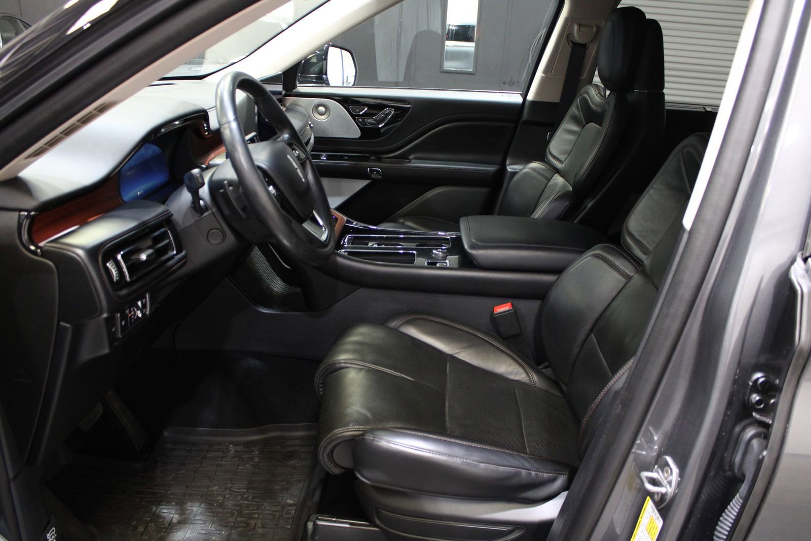 Used 2021 Lincoln Aviator Reserve w/ Equipment Group 202A AWD/4WD image 28