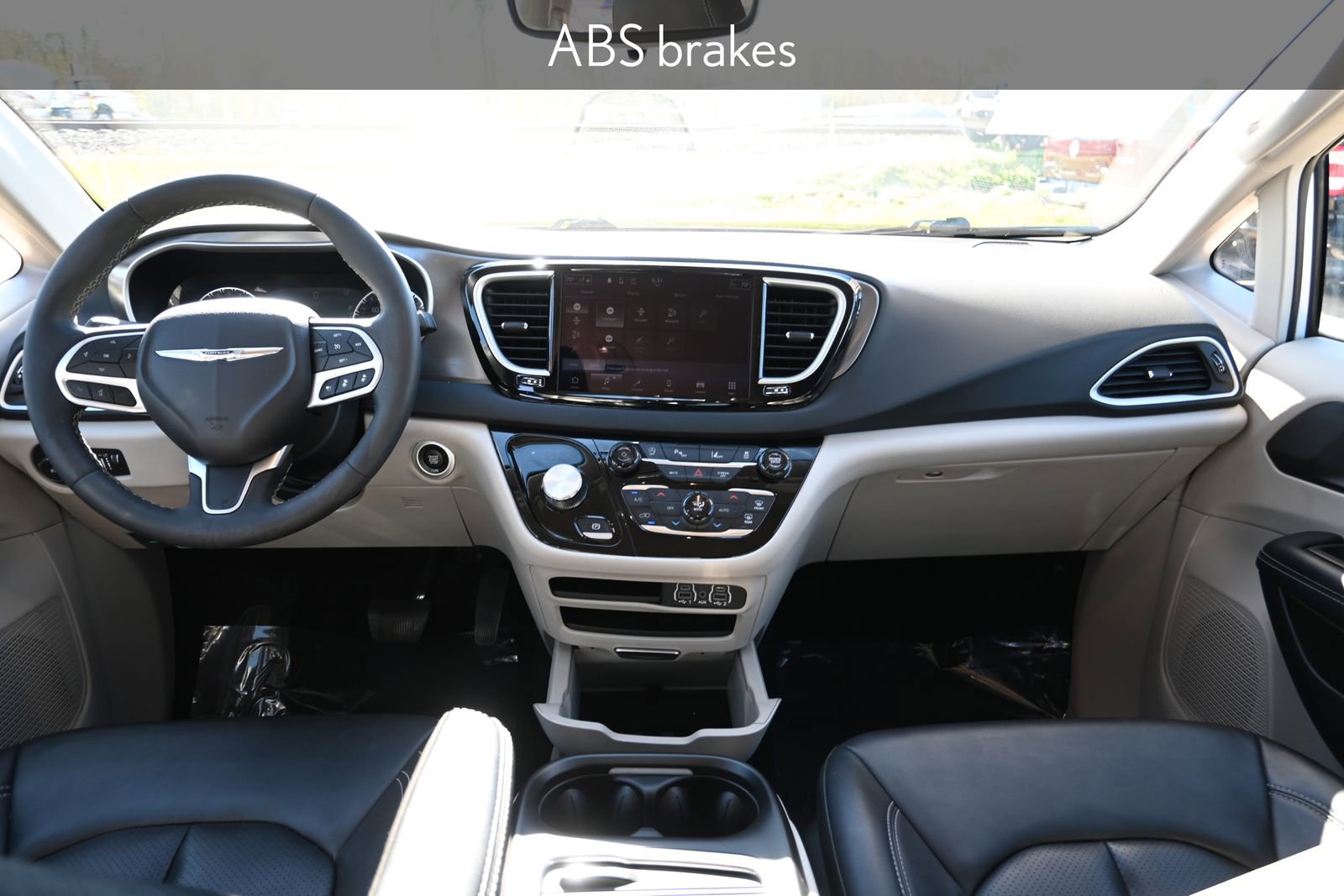 Used 2024 Chrysler Pacifica Touring-L image 22