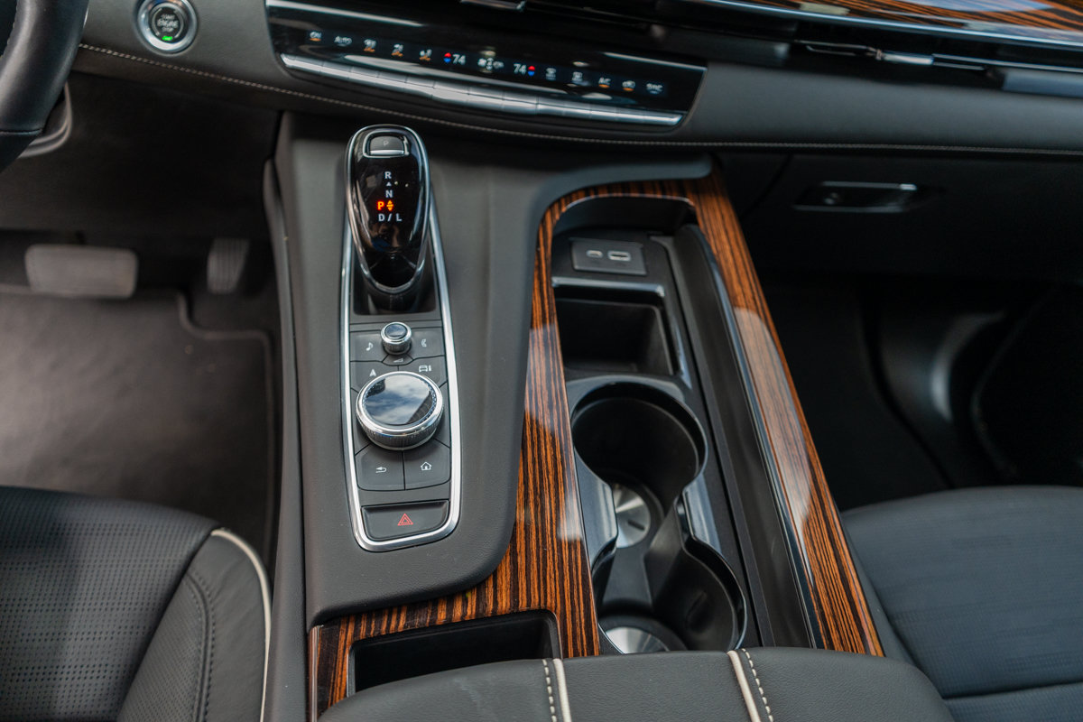 Used 2021 Cadillac Escalade Premium Luxury w/ LPO, Radiant Package AWD/4WD image 22