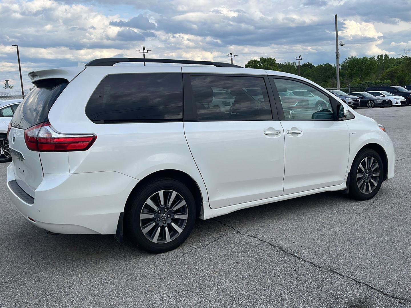 Used 2019 Toyota Sienna AWD image 3