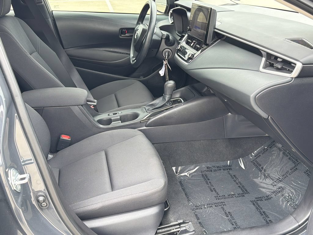 Used 2025 Toyota Corolla LE FWD image 8