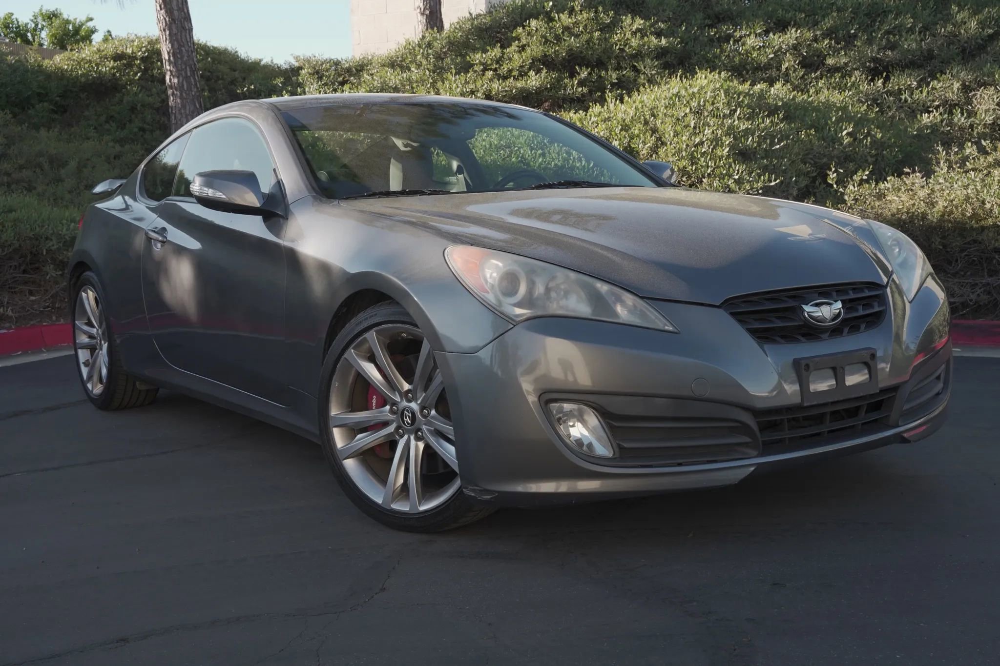 Used 2011 Hyundai Genesis 3.8 image 2