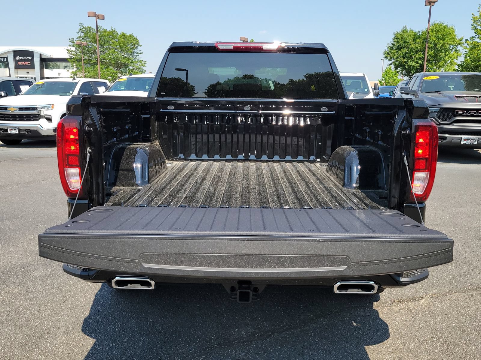 New 2026 GMC Sierra 1500 Elevation w/ X31 Off-Road Package AWD/4WD image 11