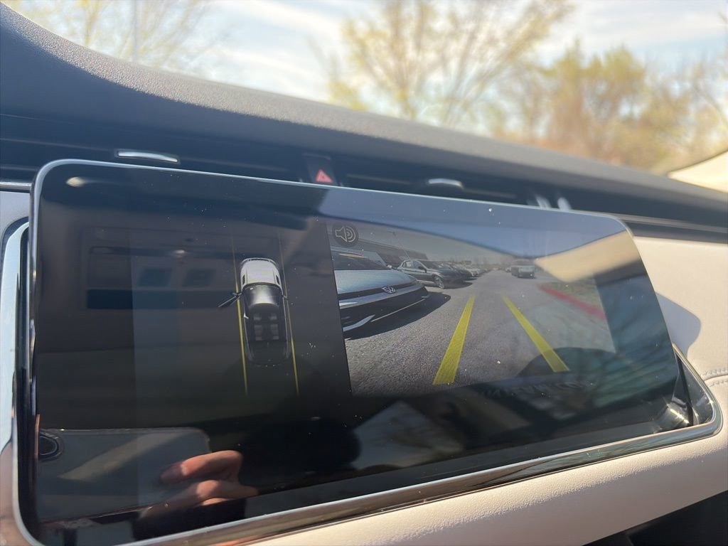 Used 2023 Land Rover Range Rover Evoque R-Dynamic SE image 16