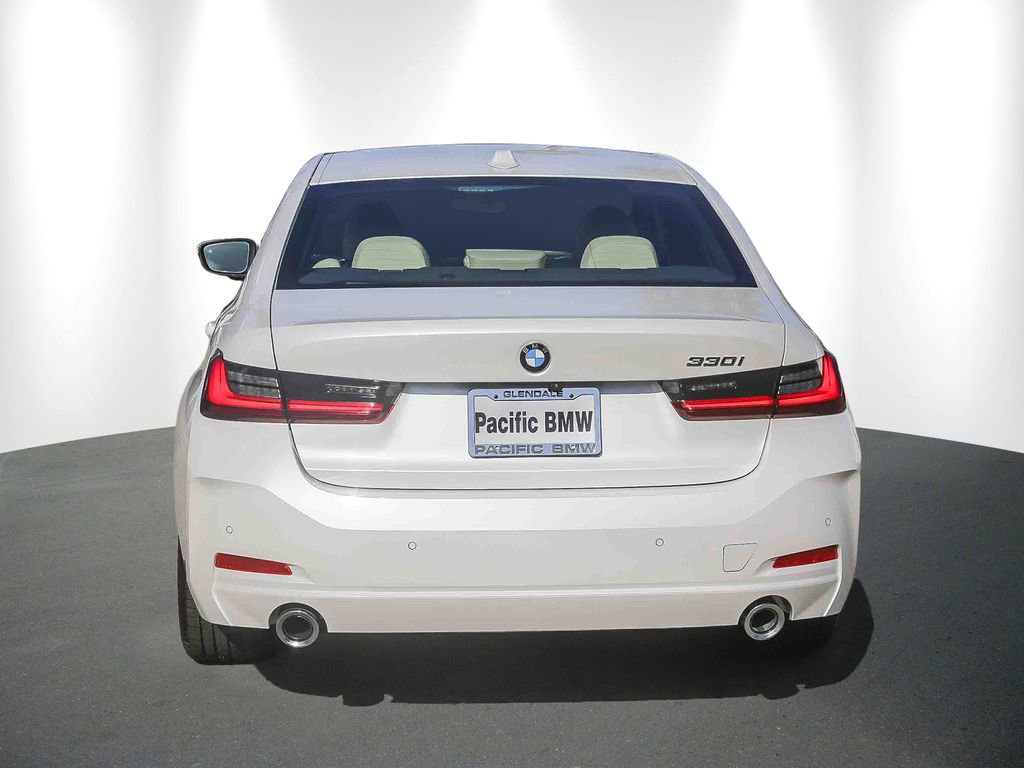 Used 2025 BMW 330i Sedan w/ Convenience Package RWD image 5