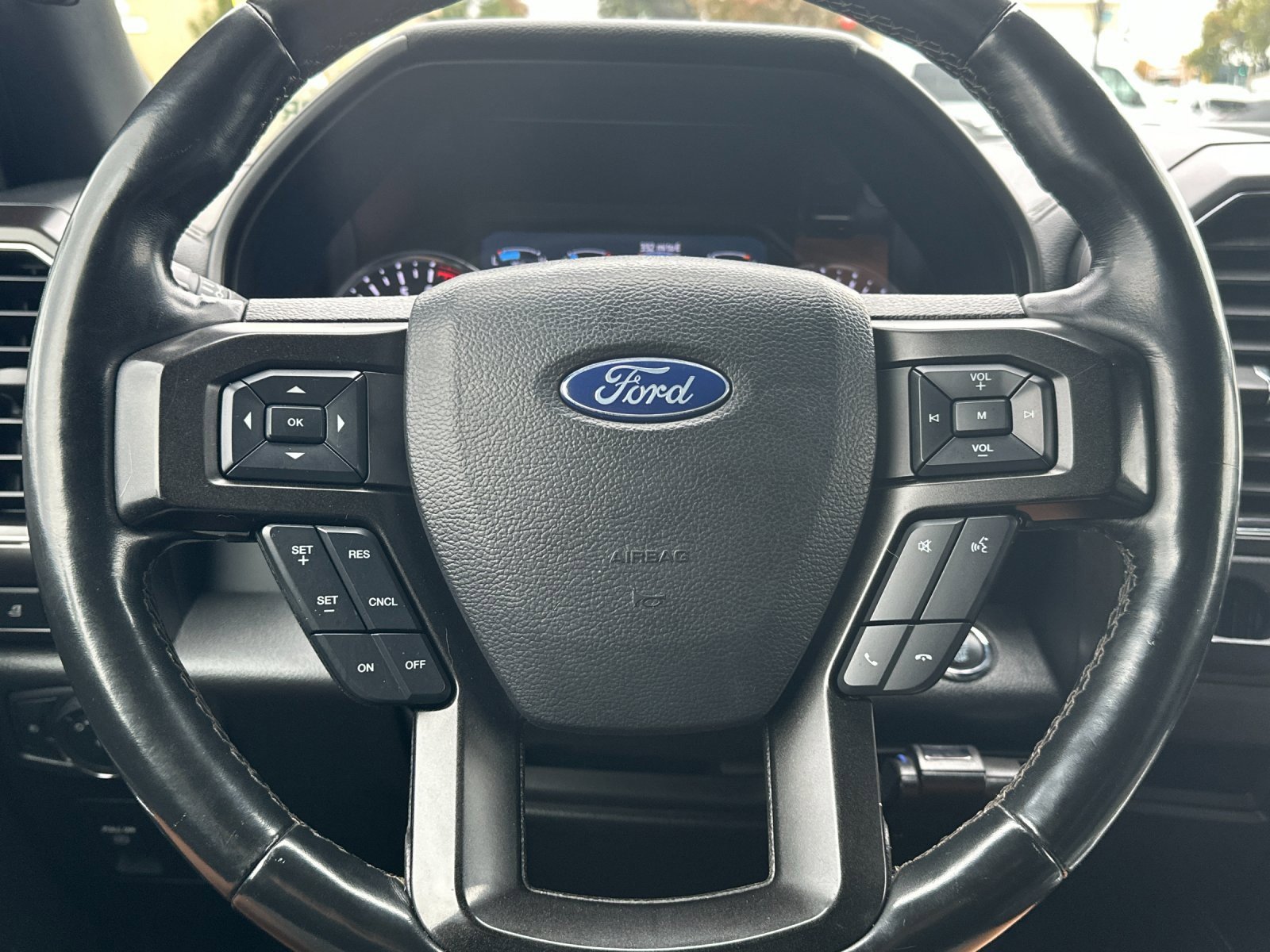 Used 2020 Ford Expedition Limited image 25