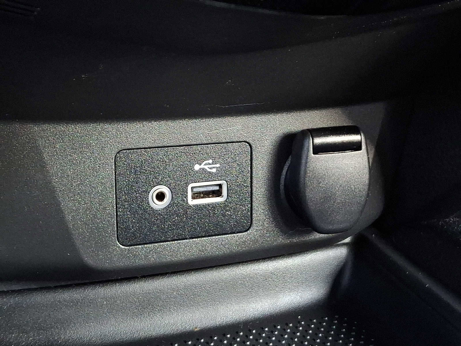 Used 2020 Nissan Rogue SV image 24