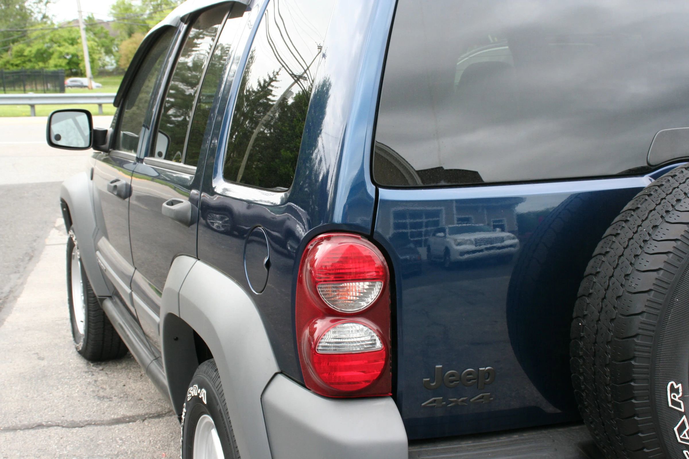 Used 2005 Jeep Liberty Sport AWD/4WD image 26