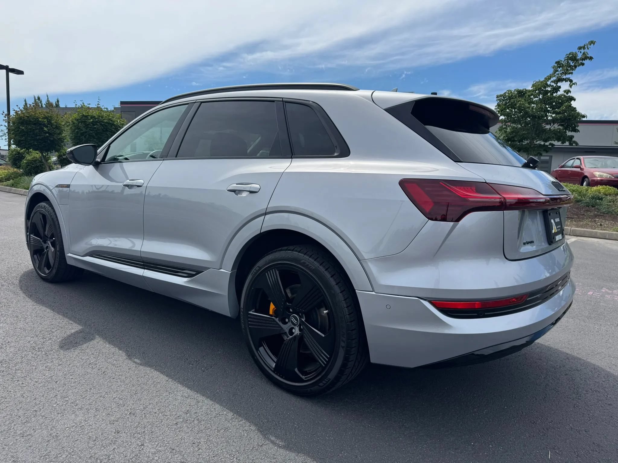 Used 2022 Audi e-tron Premium Plus w/ Premium Plus Package AWD/4WD image 7
