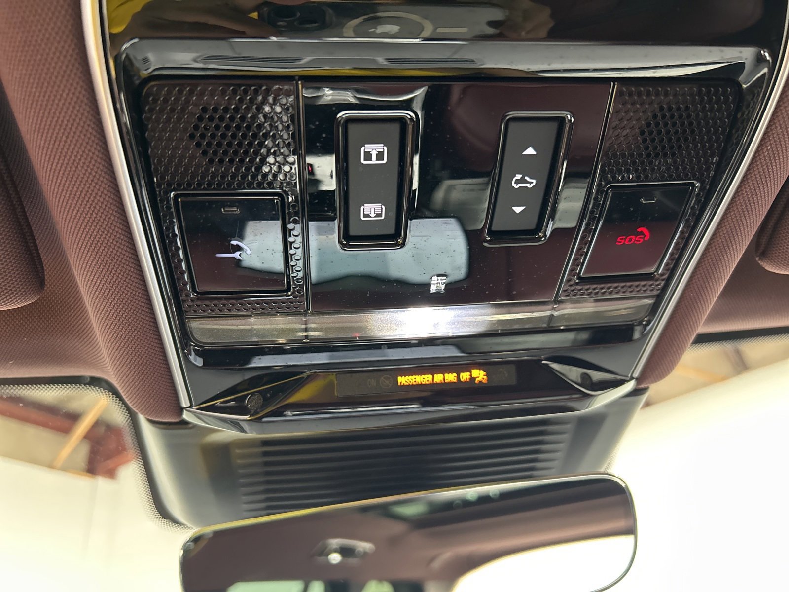 Used 2025 Land Rover Range Rover SE image 40