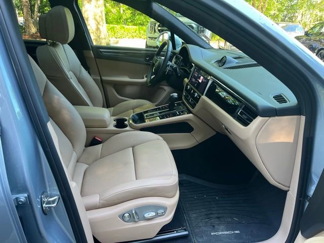 Used 2025 Porsche Macan AWD/4WD image 11