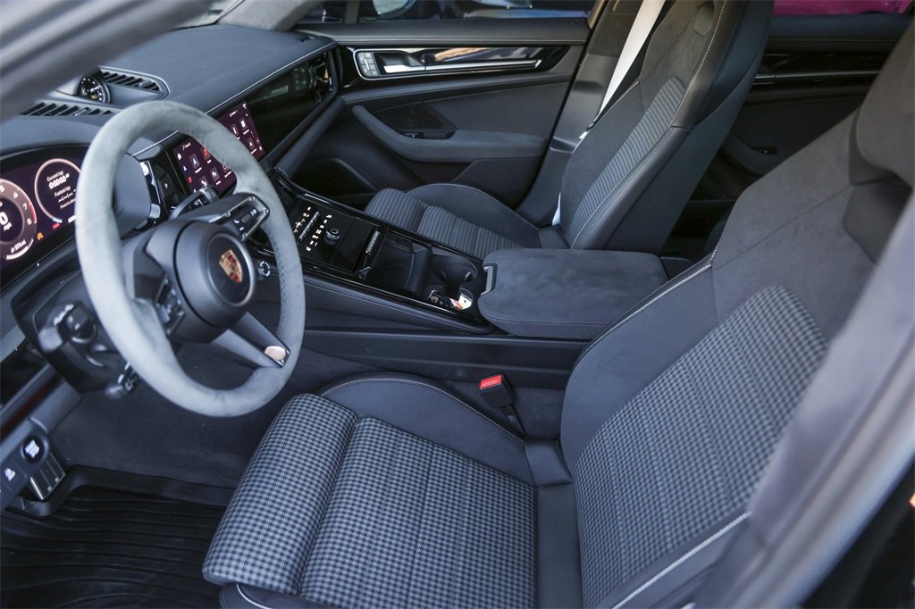 Certified 2025 Porsche Panamera GTS image 17