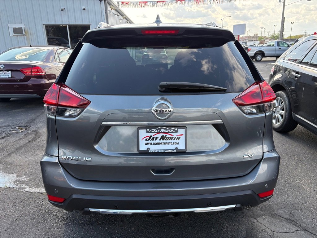 Used 2020 Nissan Rogue SV w/ Premium Package FWD image 3