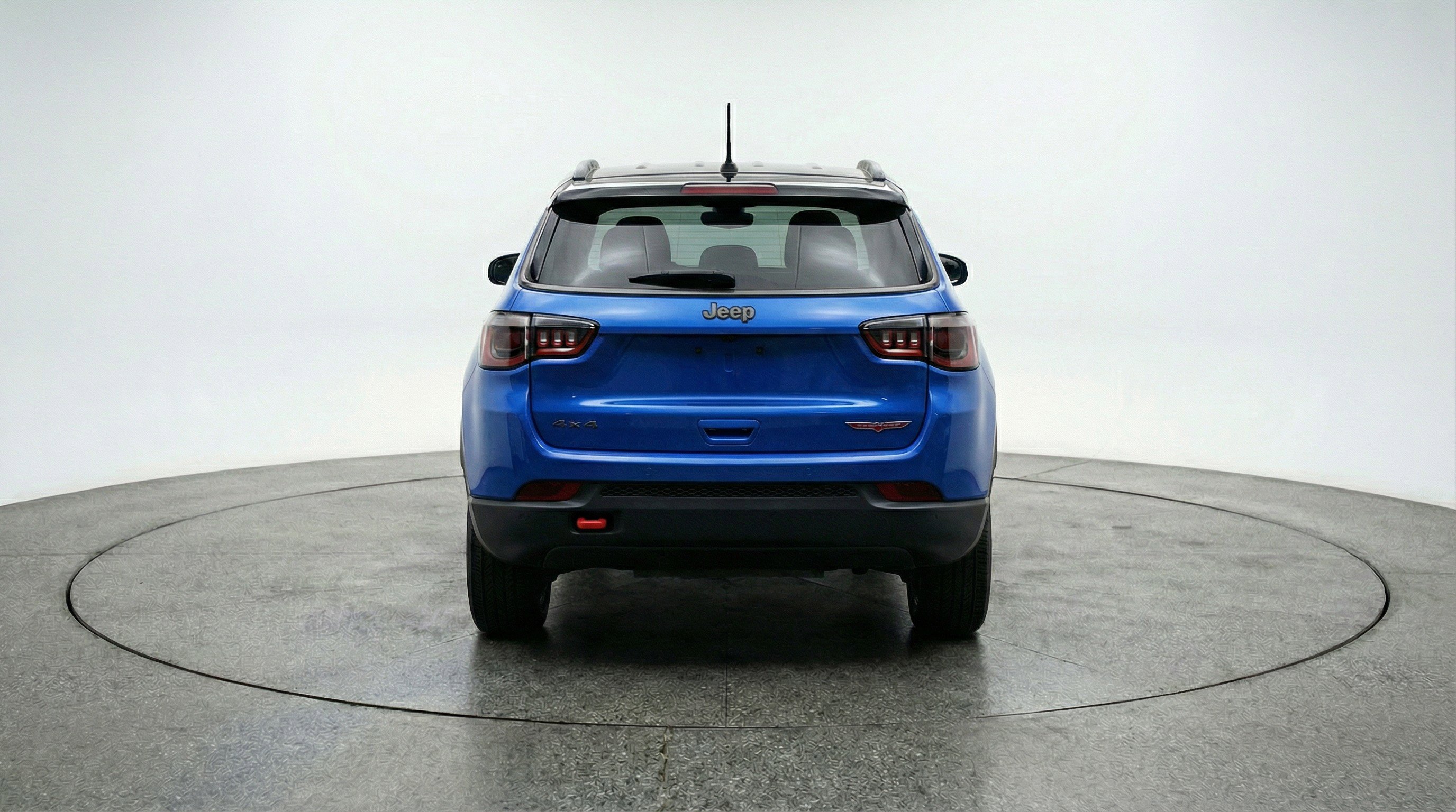 Used 2025 Jeep Compass Trailhawk image 7