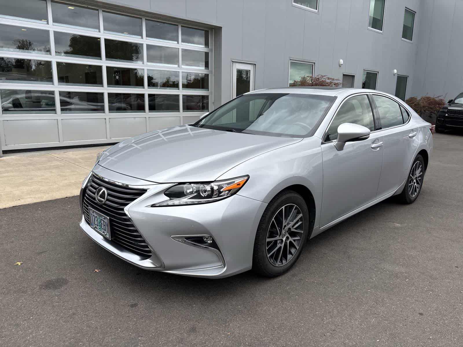 Used 2016 Lexus ES 350 w/ Premium Package w/Wood Trim FWD video 1