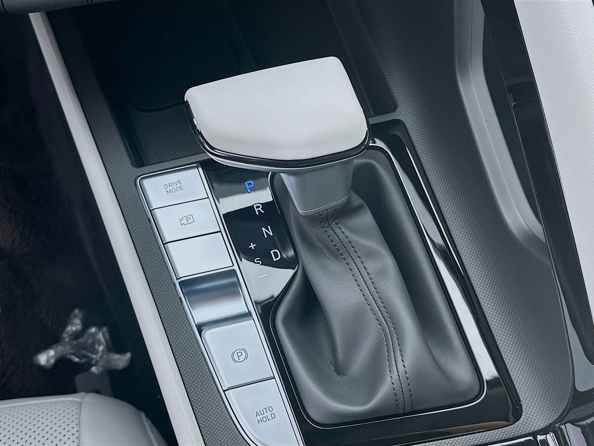 New 2025 Hyundai Elantra Limited w/ Cargo Package image 14